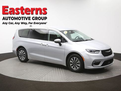 Used 2023 Chrysler Pacifica Touring-L FWD image 50