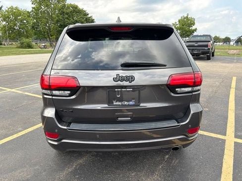 Used 2018 Jeep Grand Cherokee Altitude AWD/4WD image 12