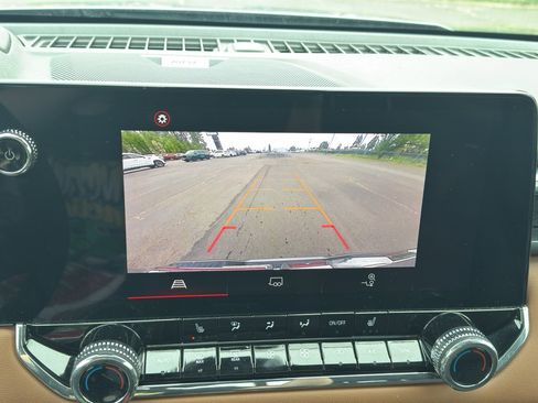 Used 2023 GMC Canyon AT4 w/ Canyon Safety Plus Package AWD/4WD image 9