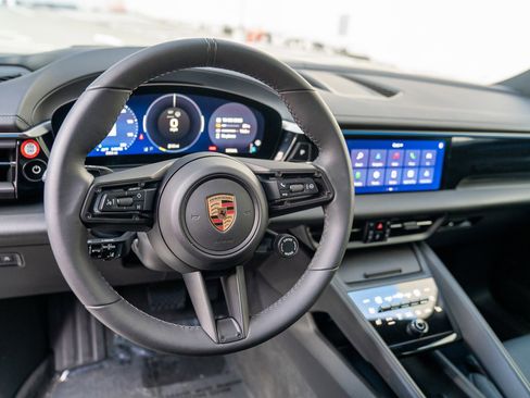 Used 2025 Porsche Macan Electric image 13