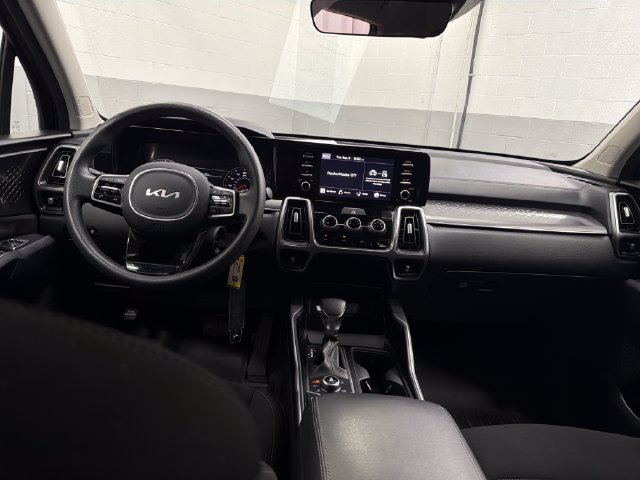 Certified 2023 Kia Sorento LX AWD/4WD image 13