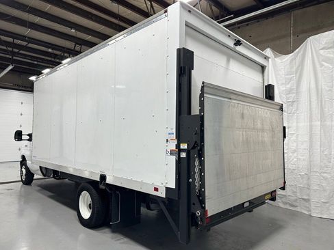 Used 2024 Ford E-350 and Econoline 350 Super Duty image 5