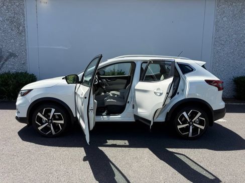 Certified 2022 Nissan Rogue Sport SL w/ Premium Package AWD/4WD image 19