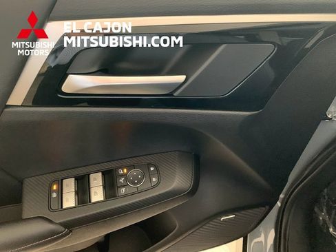 New 2026 Mitsubishi Outlander SE image 10