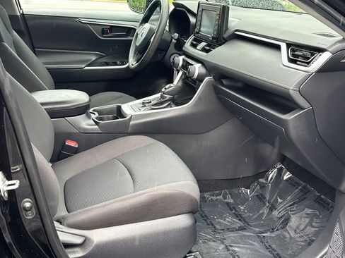 Used 2020 Toyota RAV4 LE AWD/4WD image 9