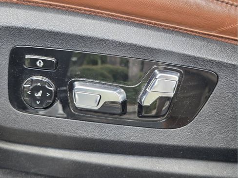 Used 2022 BMW X7 xDrive40i w/ M Sport Package AWD/4WD image 25