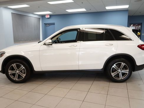 Used 2017 Mercedes-Benz GLC 300 4MATIC image 2