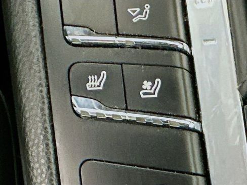 Used 2018 Porsche Macan image 19