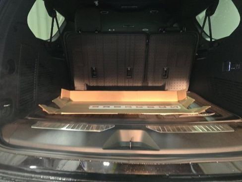 Used 2025 Chevrolet Suburban Premier image 14