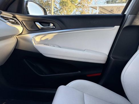 Used 2025 Genesis G70 2.5T image 25