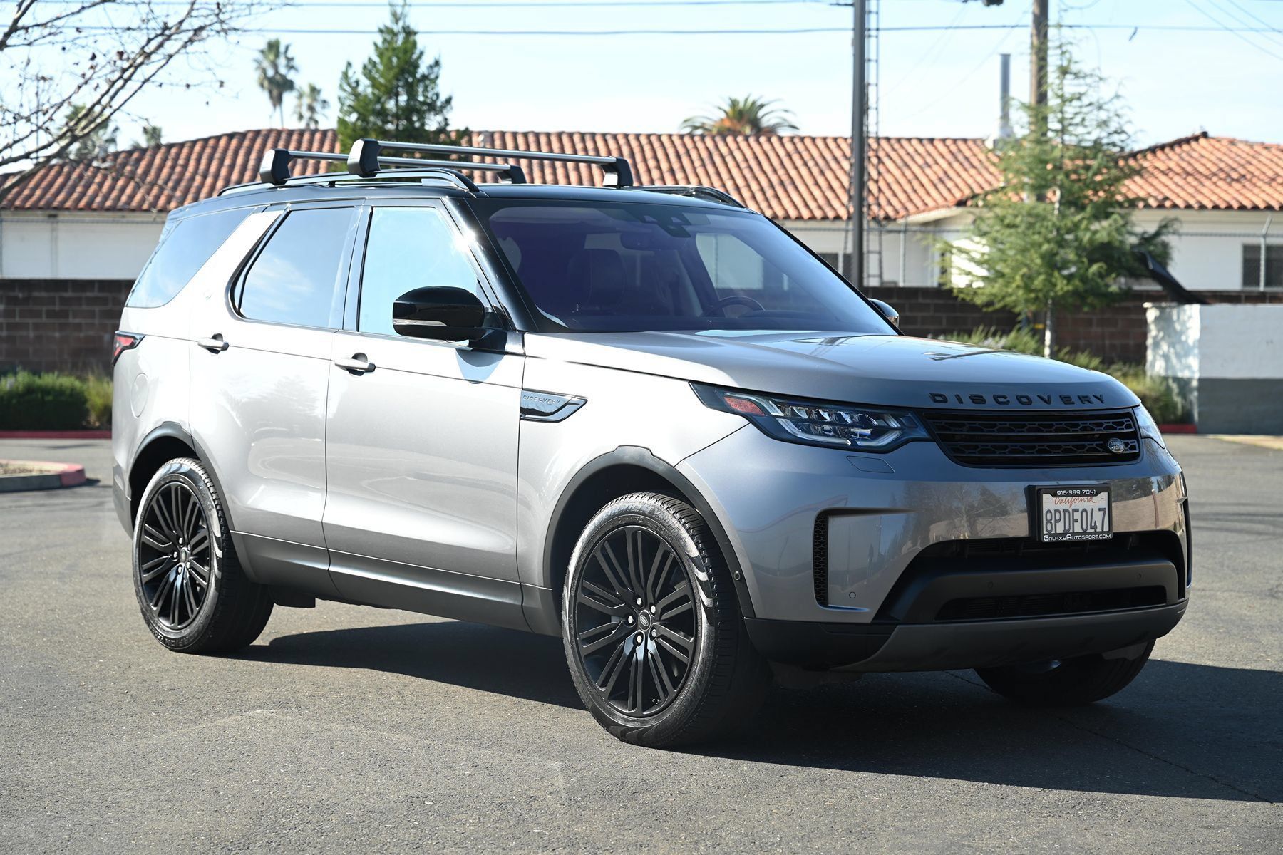 Used 2020 Land Rover Discovery HSE AWD/4WD image 1