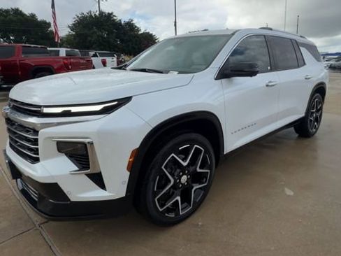 Used 2025 Chevrolet Traverse High Country w/ LPO, Floor Liner Package FWD image 4