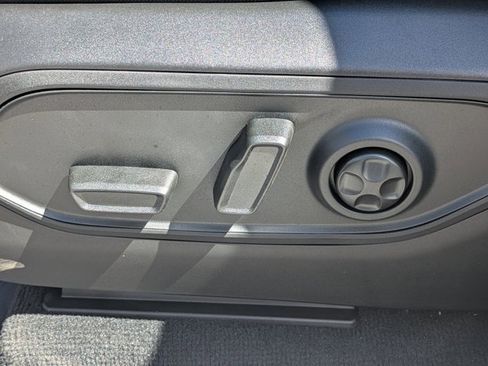 New 2025 Jeep Grand Cherokee Limited w/ Black Appearance Package image 18