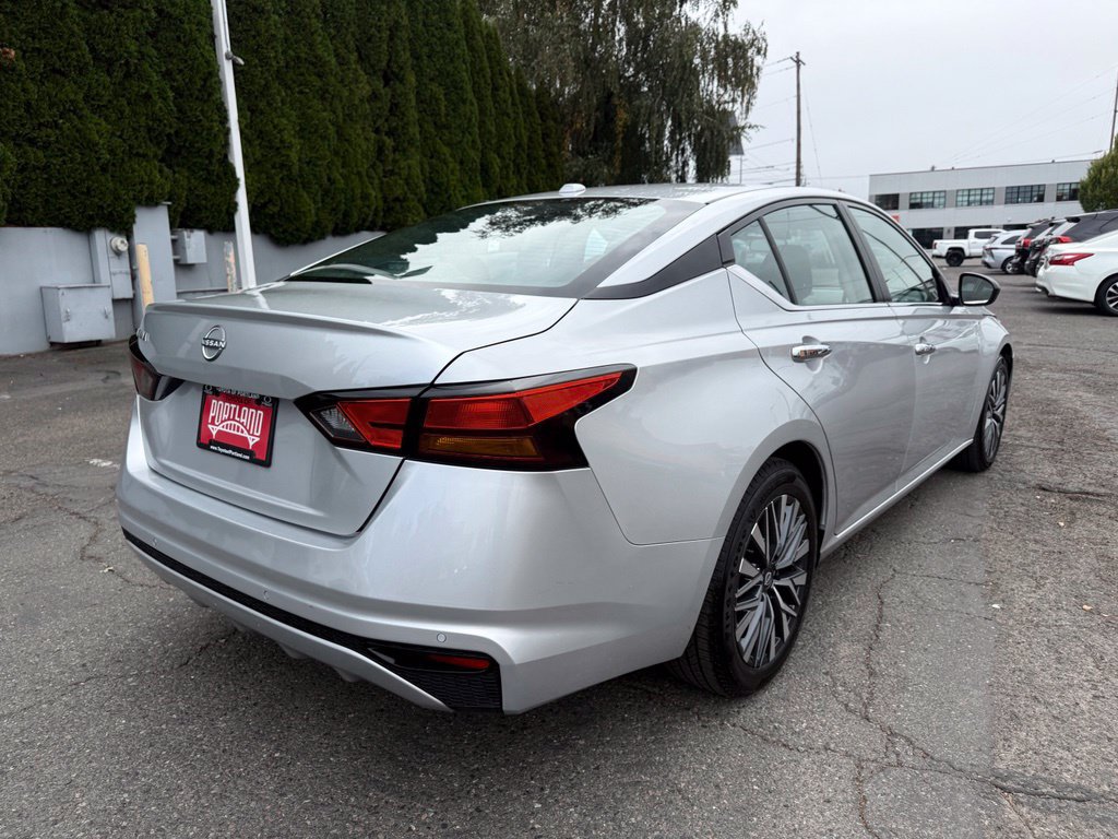 Used 2025 Nissan Altima 2.5 SV FWD image 9