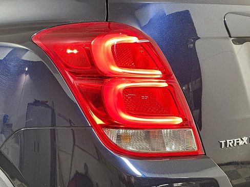 Used 2022 Chevrolet Trax LT w/ LT Convenience Package image 31