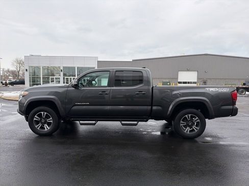 Used 2018 Toyota Tacoma TRD Sport image 4