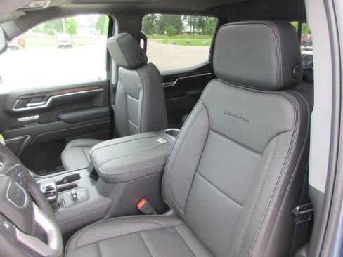 New 2026 GMC Sierra 1500 Denali w/ Denali Reserve Package AWD/4WD image 12