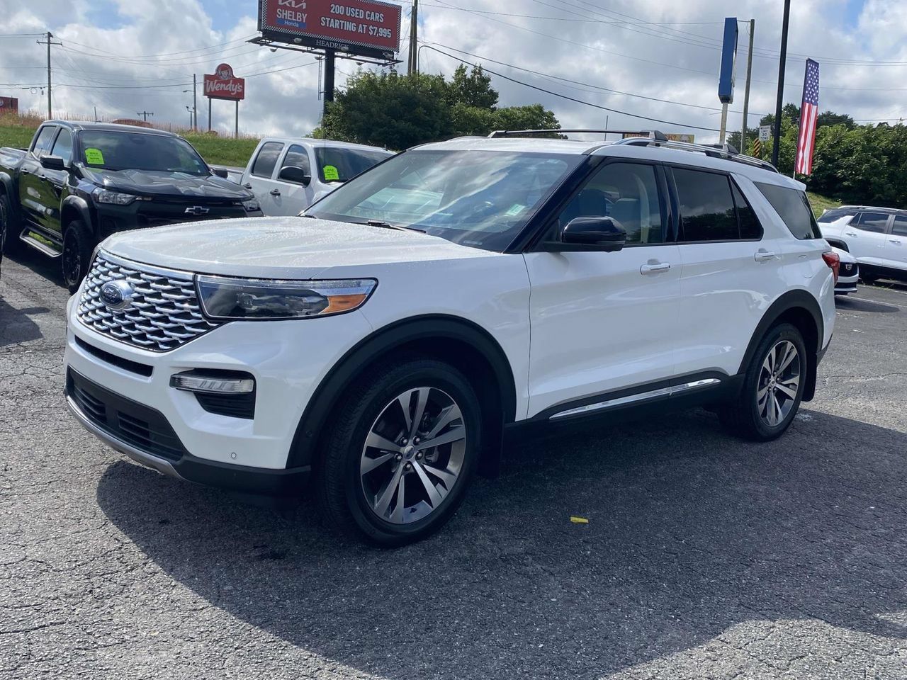 Used 2020 Ford Explorer Platinum w/ Premium Technology Package AWD/4WD image 3