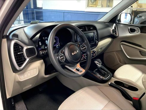 Used 2025 Kia Soul S FWD image 8