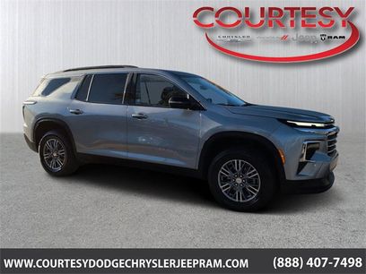 Used 2025 Chevrolet Traverse LT