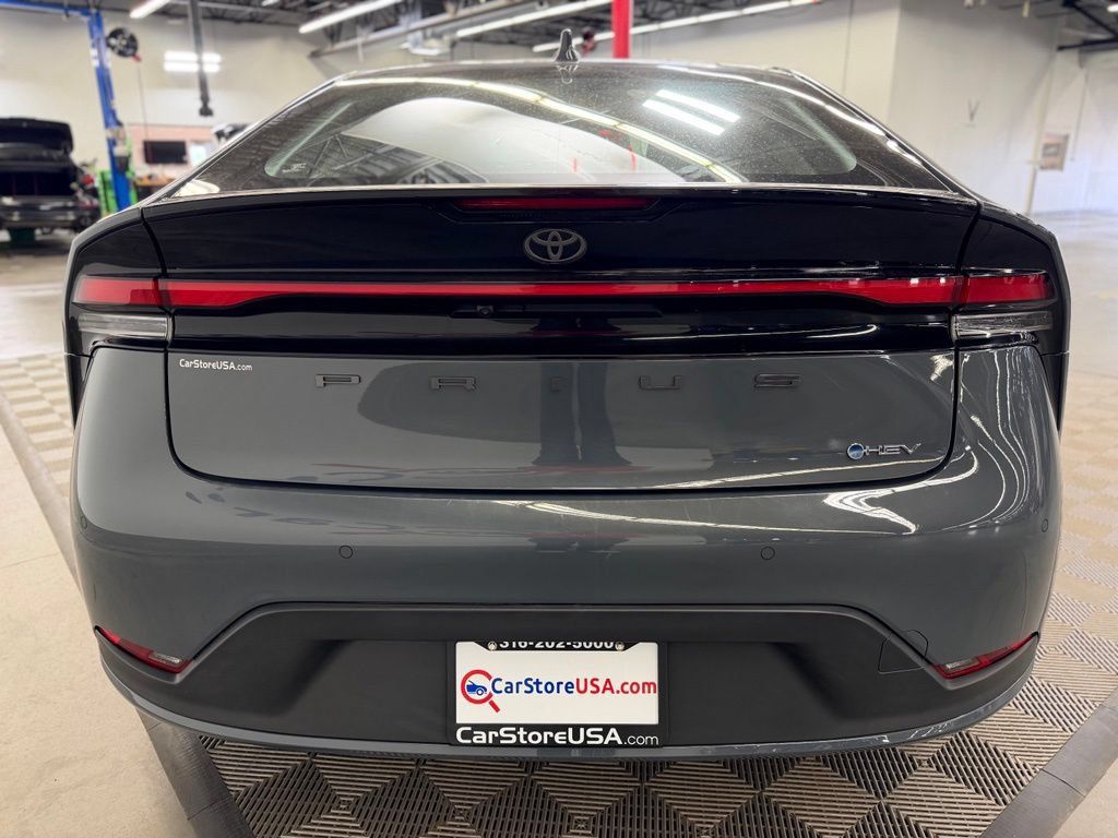 Used 2025 Toyota Prius LE FWD image 6