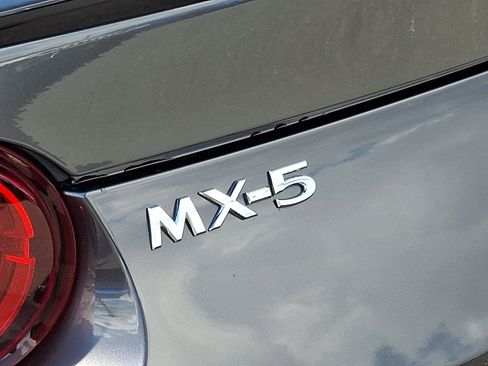 Used 2021 MAZDA MX-5 Miata RF Club RWD image 30