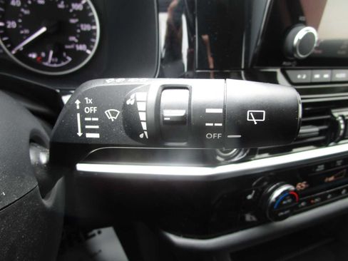 Used 2022 Nissan Pathfinder SV w/ SV Premium Package AWD/4WD image 29