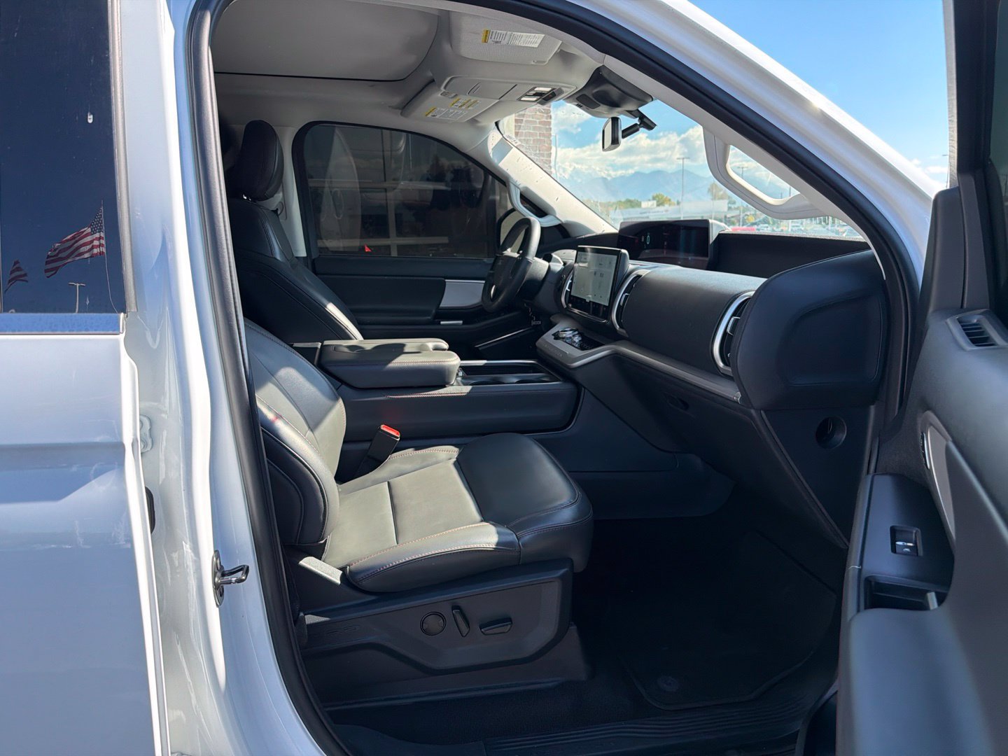 Used 2025 Ford Expedition Max Active AWD/4WD image 24