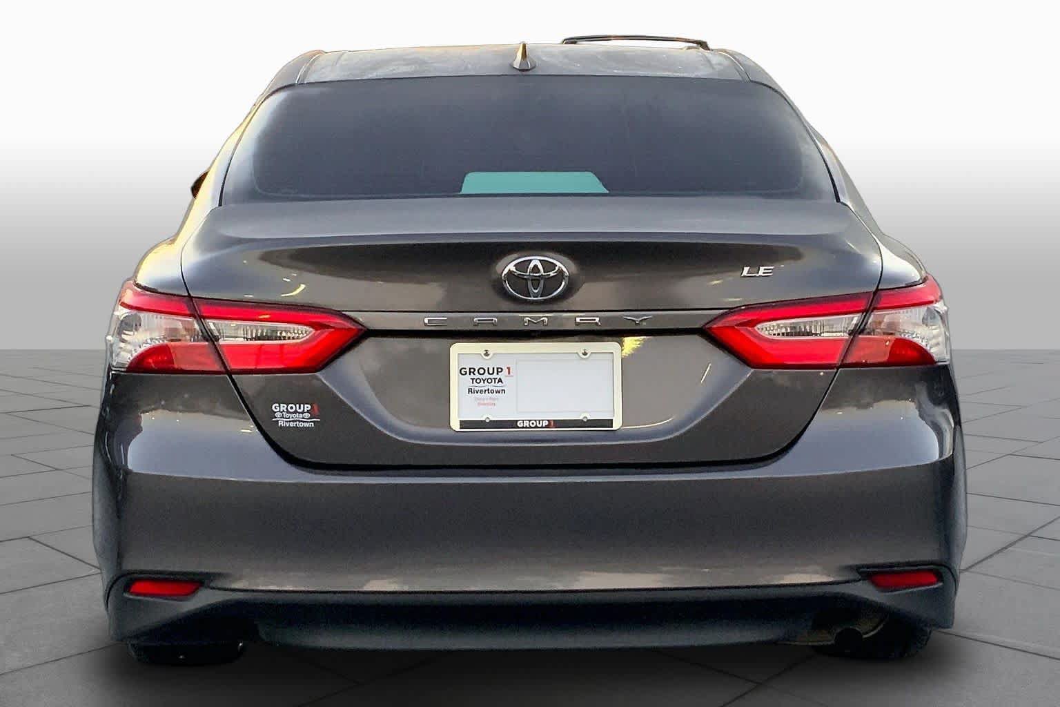 Used 2020 Toyota Camry LE FWD image 5
