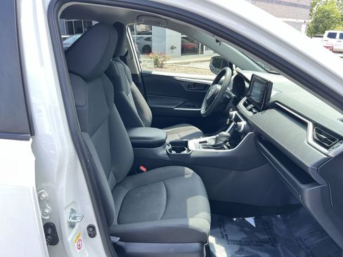 Used 2019 Toyota RAV4 LE AWD/4WD image 24