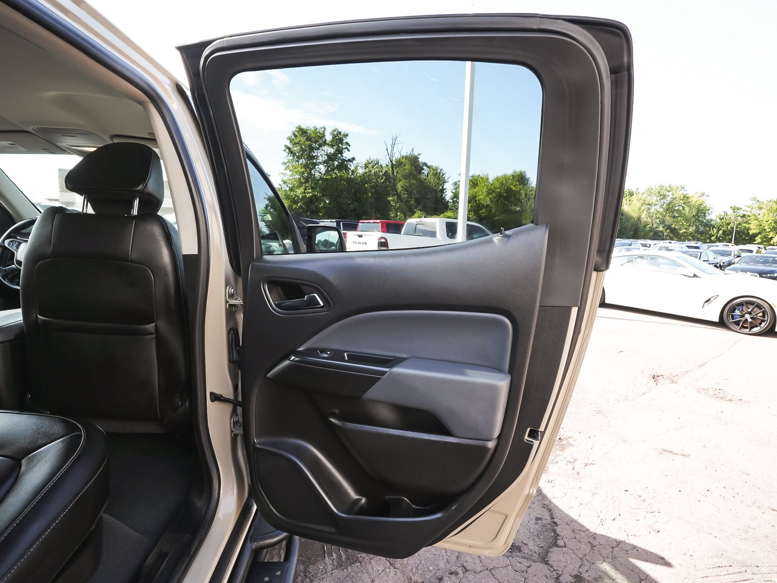 Used 2022 Chevrolet Colorado Z71 AWD/4WD image 14