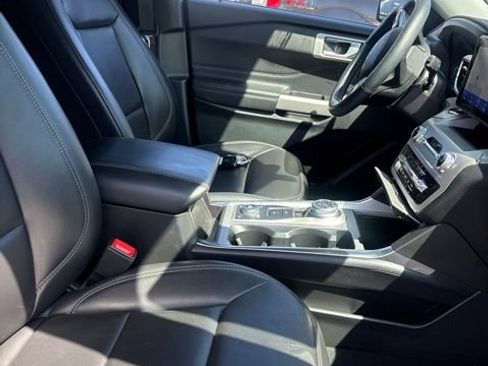 Certified 2023 Ford Explorer XLT w/ Equipment Group 202A AWD/4WD image 5