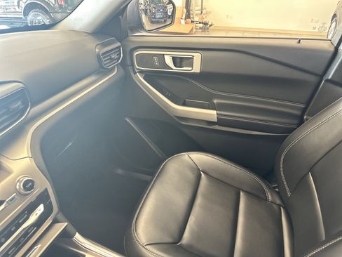 Certified 2022 Ford Explorer XLT w/ Equipment Group 202A image 27