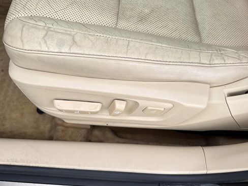 Used 2015 Lexus ES 300h w/ Navigation System Package FWD image 14