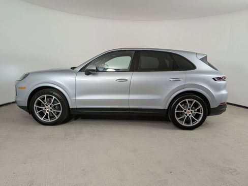 Certified 2025 Porsche Cayenne AWD/4WD image 2