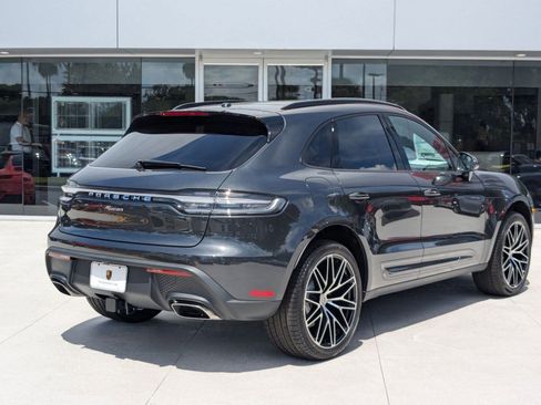Certified 2025 Porsche Macan AWD/4WD image 9