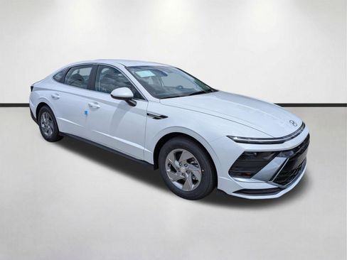 New 2026 Hyundai Sonata SE FWD image 2
