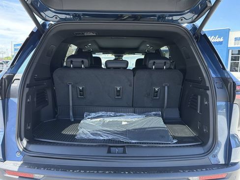 New 2026 Chevrolet Traverse LT w/ Sun and Wheel Package FWD image 18