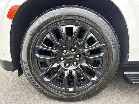 Used 2023 GMC Yukon Denali Ultimate AWD/4WD image 12