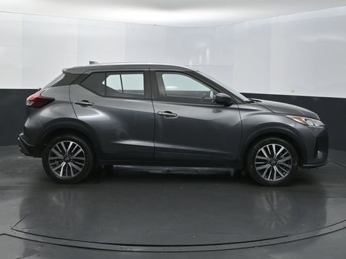 Used 2022 Nissan Kicks SV image 6