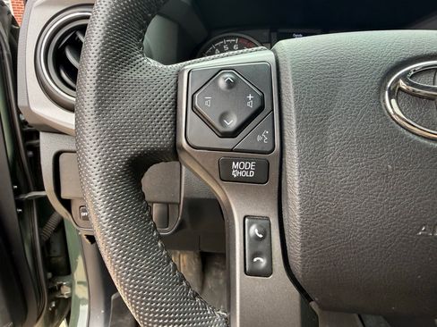 Used 2021 Toyota Tacoma TRD Off-Road w/ TRD Premium Off Road Package AWD/4WD image 12