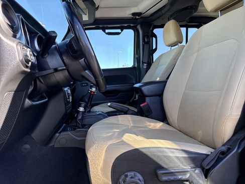 Used 2023 Jeep Gladiator Sport image 22