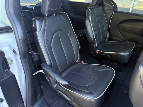 Used 2026 Chrysler Pacifica Limited w/ S Appearance Package FWD image 41