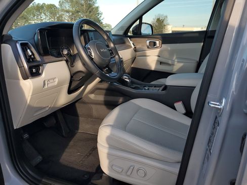 Used 2022 Kia Sorento S image 18