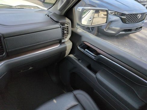 Used 2025 GMC Sierra 1500 SLT AWD/4WD image 17