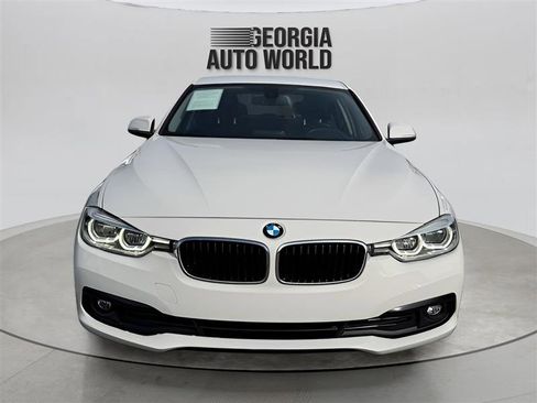 Used 2018 BMW 320i Sedan image 10