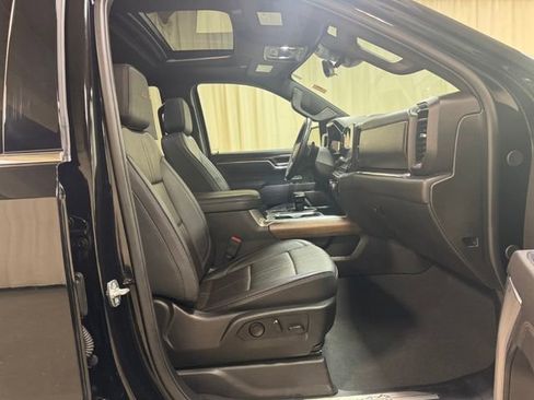 Used 2025 Chevrolet Silverado 1500 High Country w/ High Country Premium Package AWD/4WD image 41