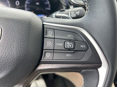 Used 2023 Jeep Grand Cherokee Limited w/ Luxury Tech Group II AWD/4WD image 17