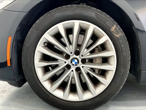 Used 2023 BMW 530i w/ Premium Package image 11