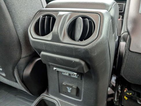 Used 2024 Jeep Wrangler Rubicon w/ Capability Package image 17